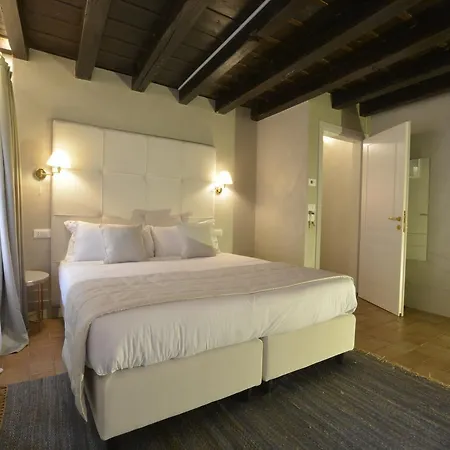 Bed & Breakfast P 1779 *
